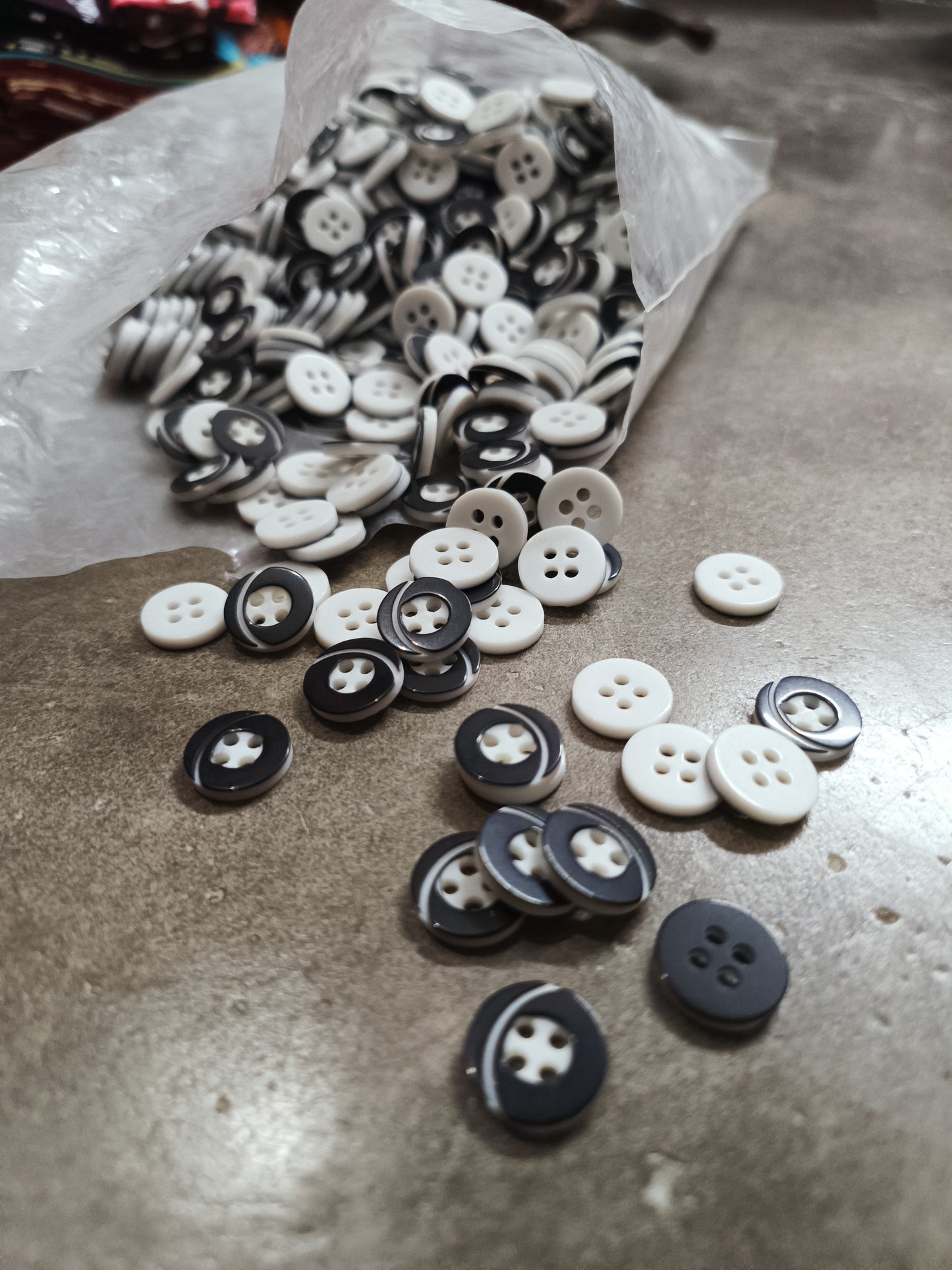Buttons ( Set of 100 Pieces )